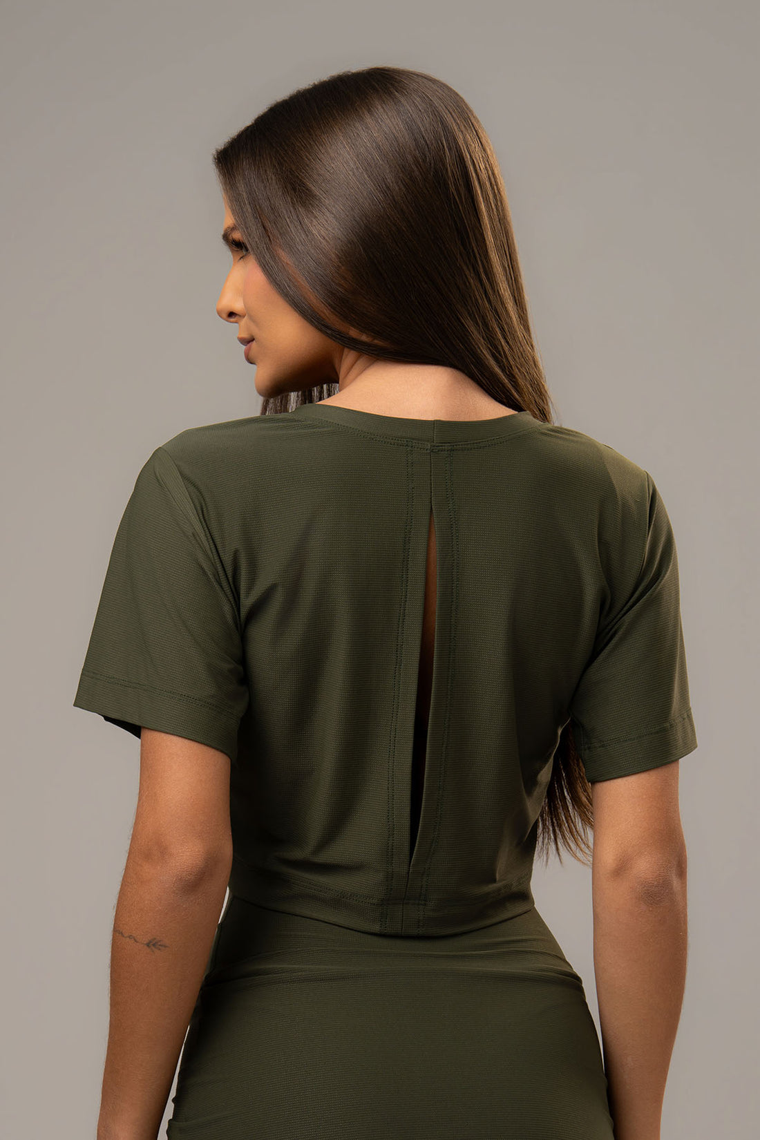 Camiseta Cropped Dry Cosmo Verde Oliva