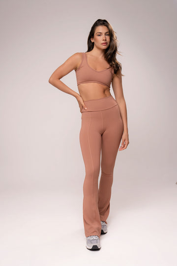 Conjunto Legging Flare e Top Essentials Caramelo