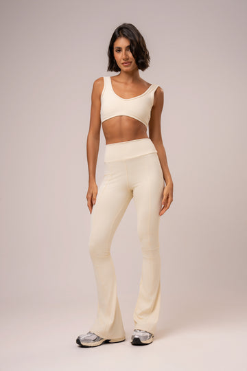 Conjunto Legging Flare e Top Essentials Vanilla