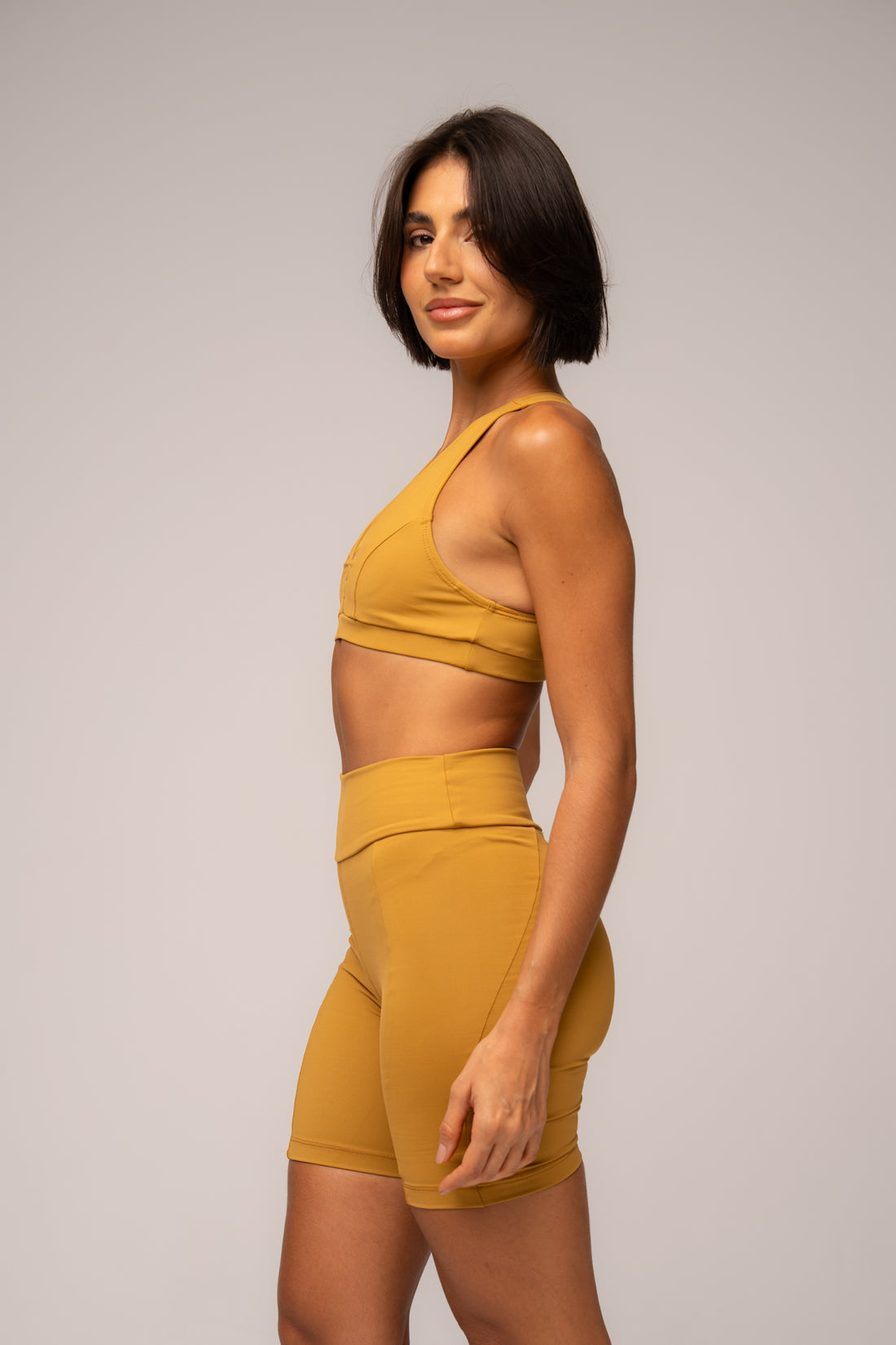 Conjunto Fitness Short e Top Nadador Mostarda