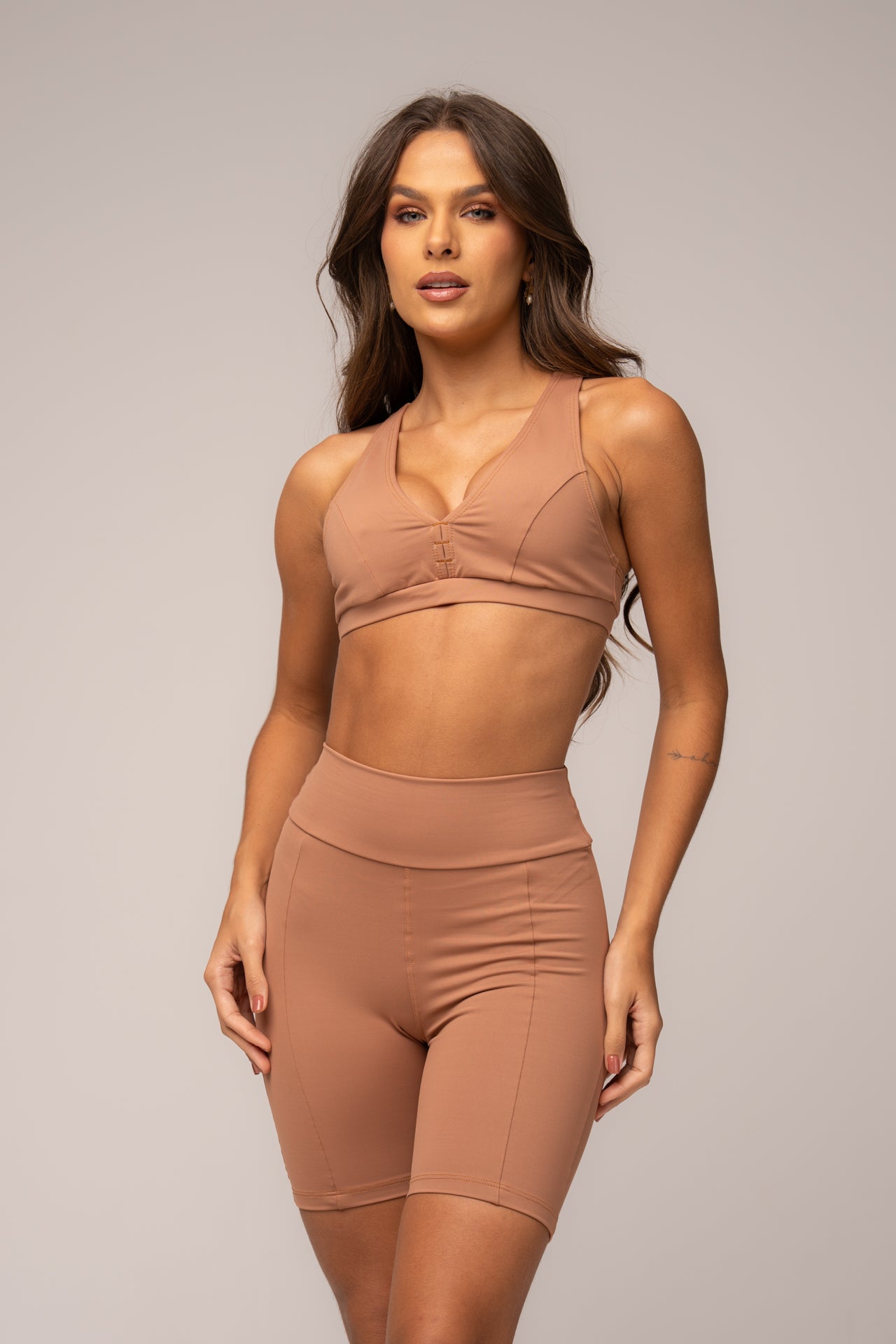 Conjunto Fitness Short e Top Nadador Mocha Mousse