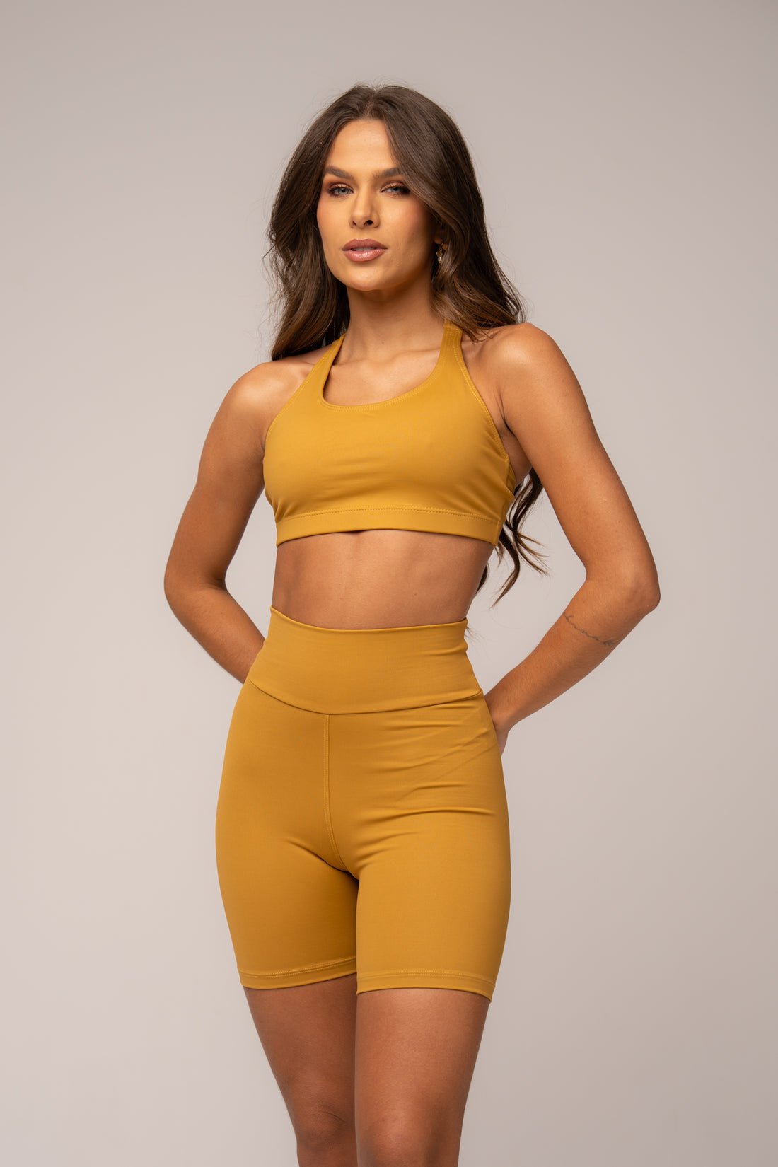 Conjunto Fitness Short e Top Ret Mostarda