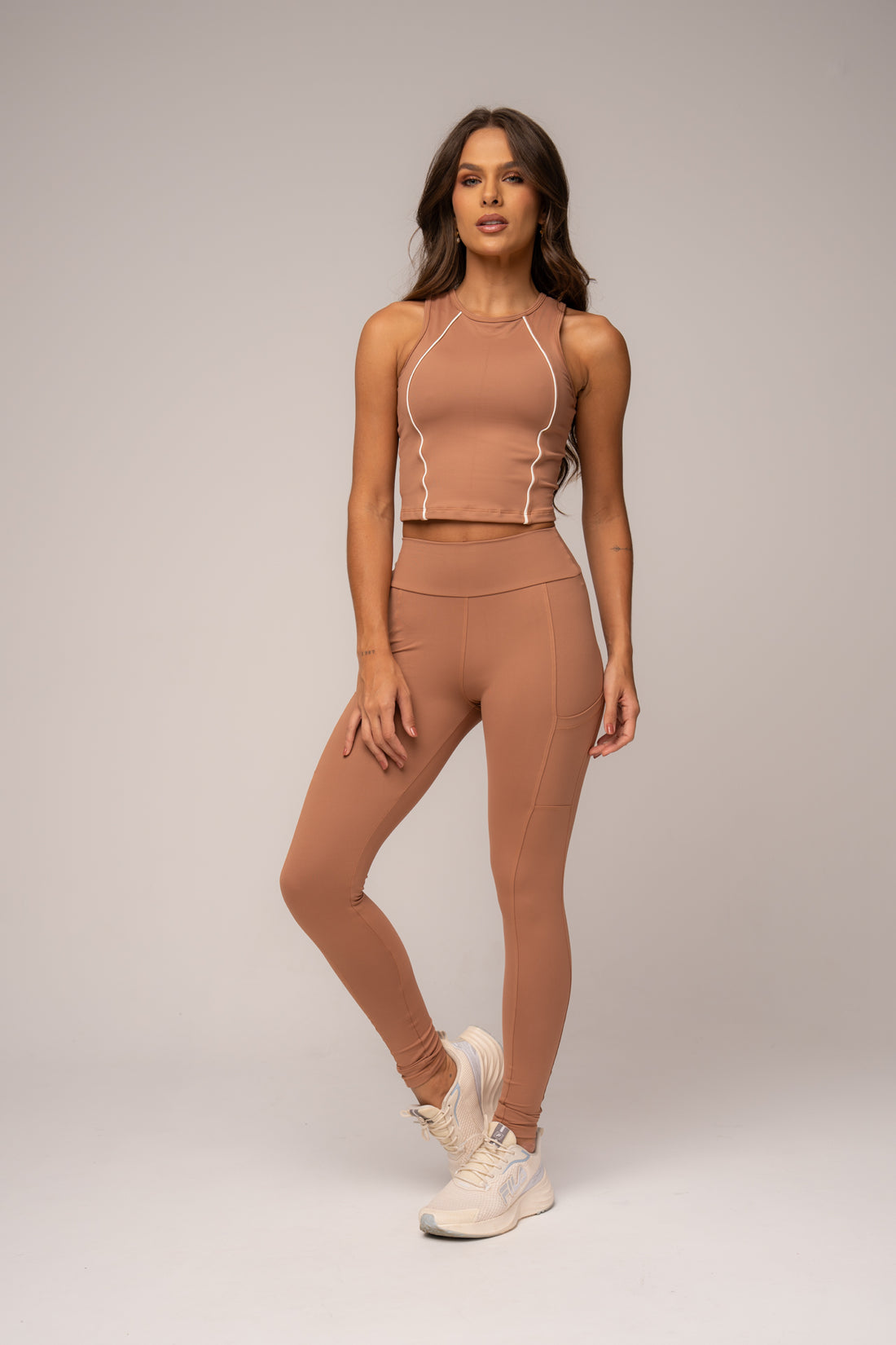 Conjunto Legging bolsos e Top Alongado Cosmo Mocha Mousse