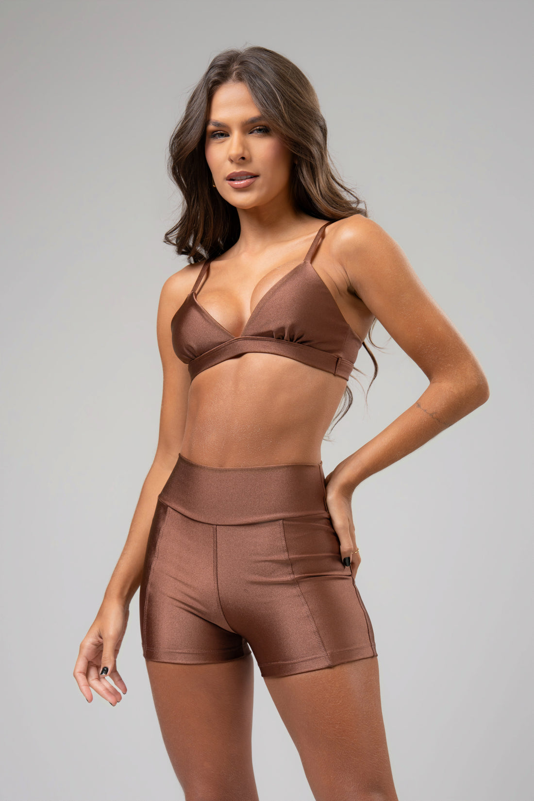 Conjunto Short e Top V Glow Cacau