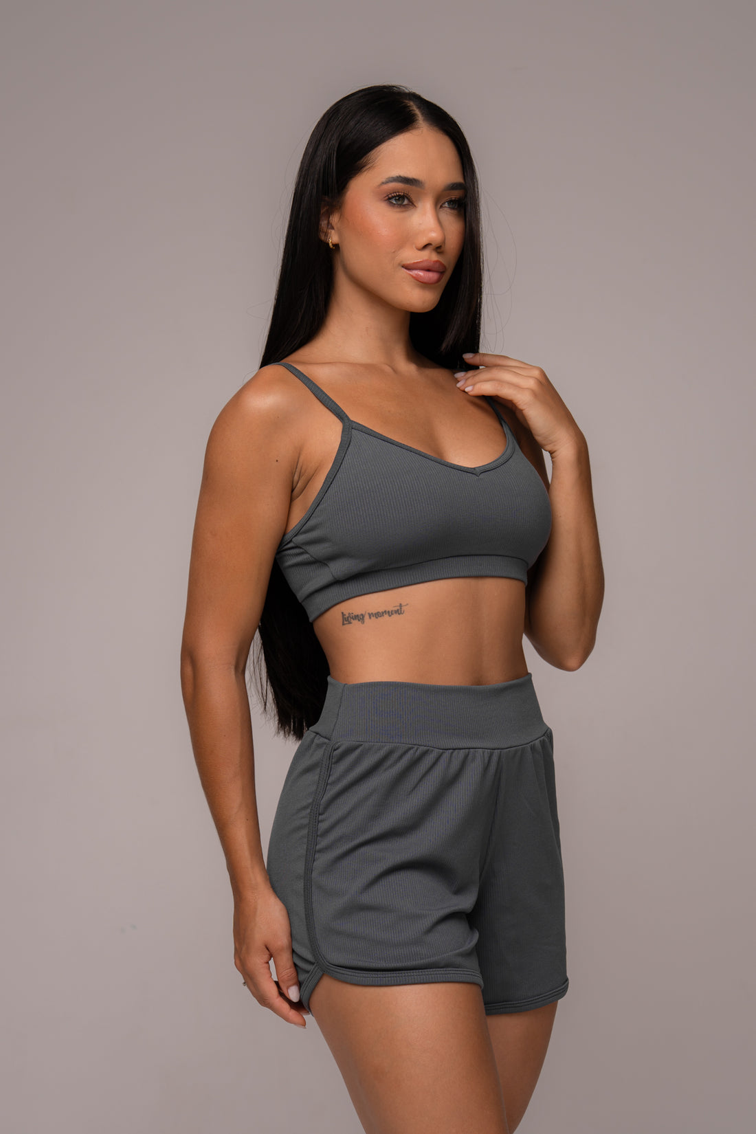 Conjunto Fitness Texturizado Short e Top Cinza
