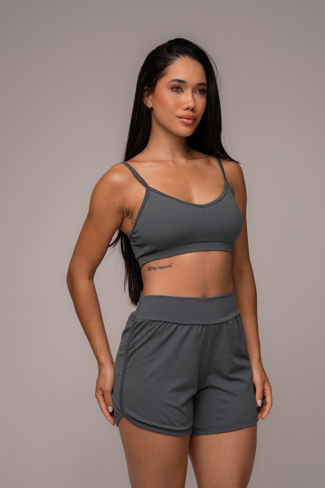 Conjunto Fitness Texturizado Short e Top Cinza