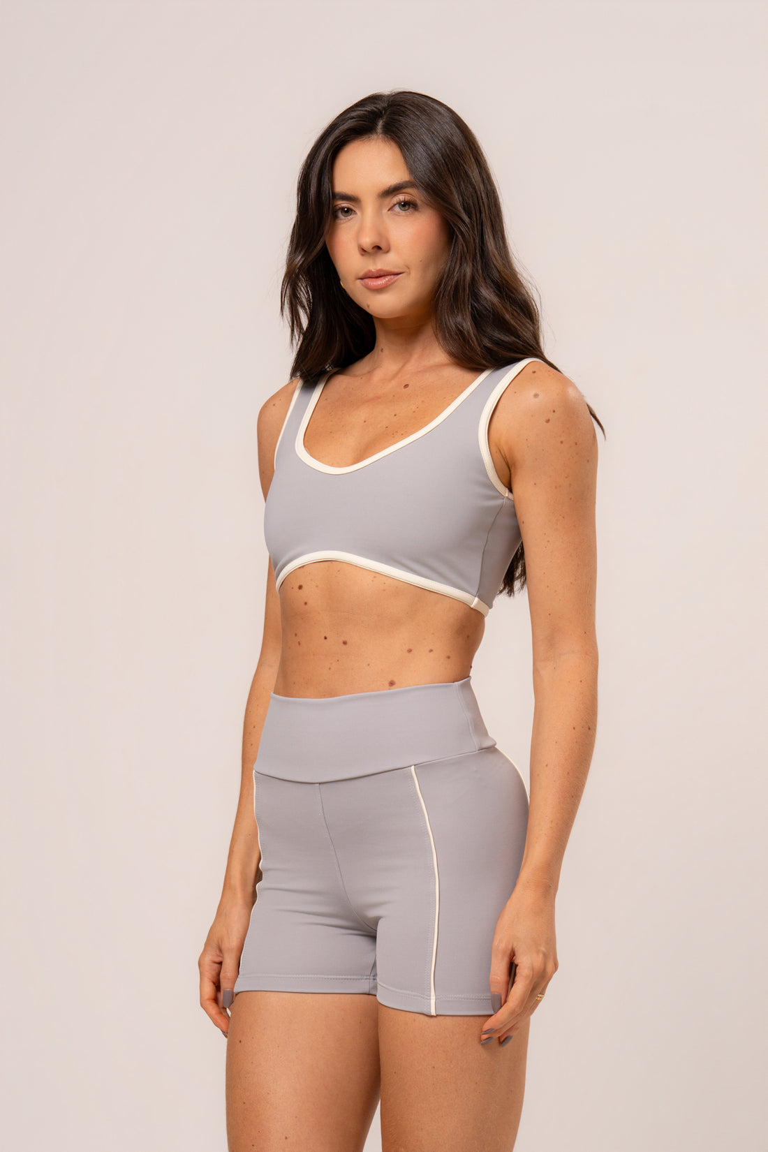 Conjunto Short Vivo e Top Viés Power Cinza Lunar