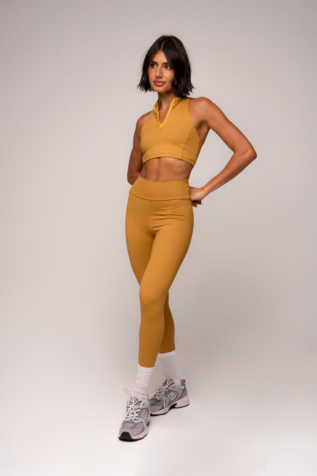 Conjunto Essentials Legging e Top Zíper Mostarda