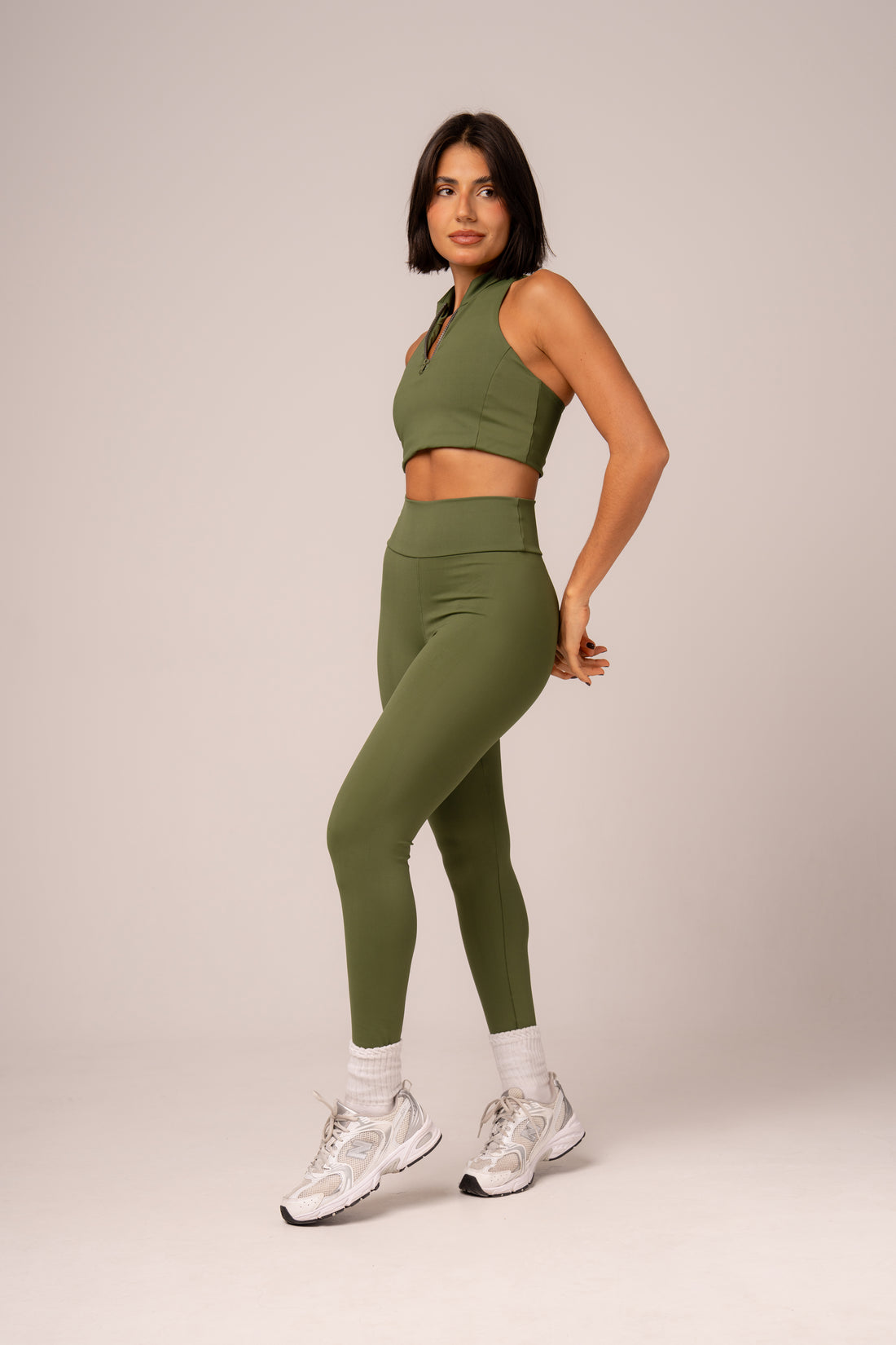 Conjunto Essentials Legging e Top Zíper Verde Oliva