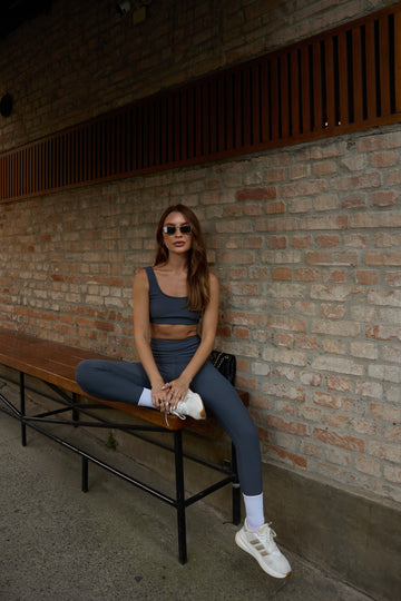 Conjunto Legging e Top Alças Retas Flow Cinza